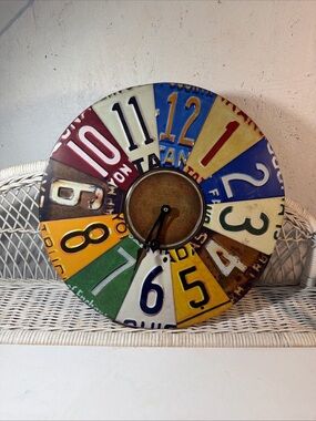 29" Decorative Novelty "LICENSE PLATE" WOOD  WALL CLOCK  GUC
